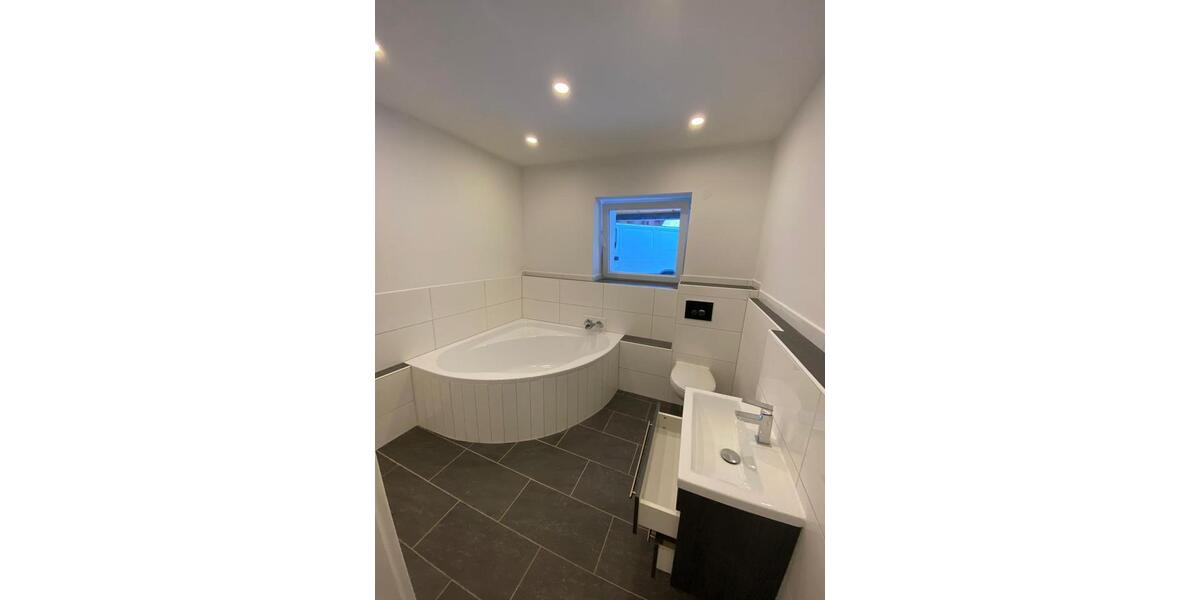 Moderne Erdgeschosswohnung mit großem Garten, Terrasse, Smarthome 4 zimmer