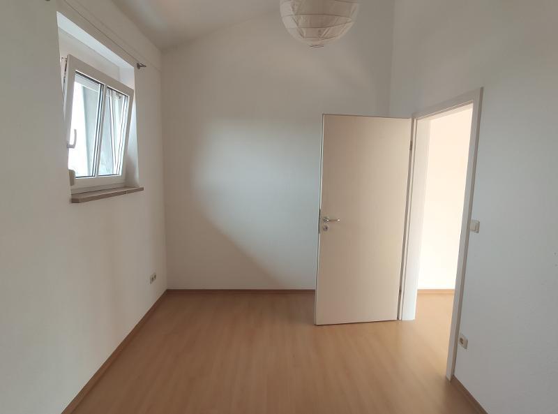 2 Zi. Wohnung mit LOGGIA und BALKON in Höchstadt SÜD