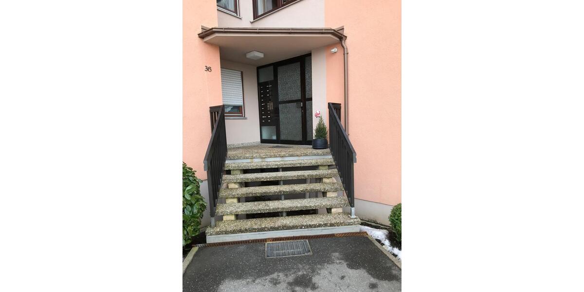 Etagenwohnung Selb - 3 Zimmer, 92 m&sup2;, 700&euro; | Angebot:25105938