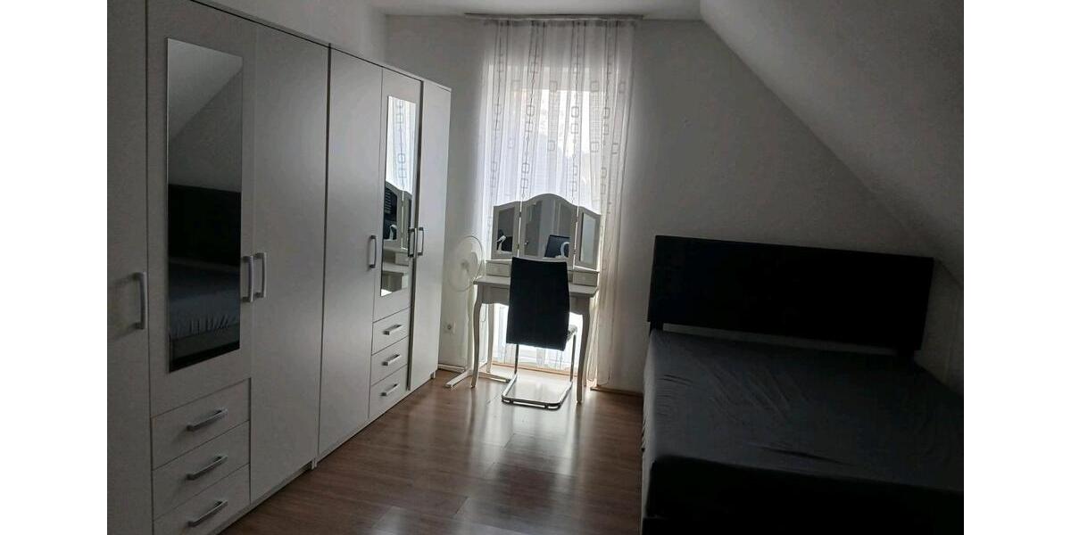 Dachgeschoßwohnung Schloß Holte-Stukenbrock Stukenbrock - 3 Zimmer, 75 m&sup2;, 750&euro; | Angebot:25968694