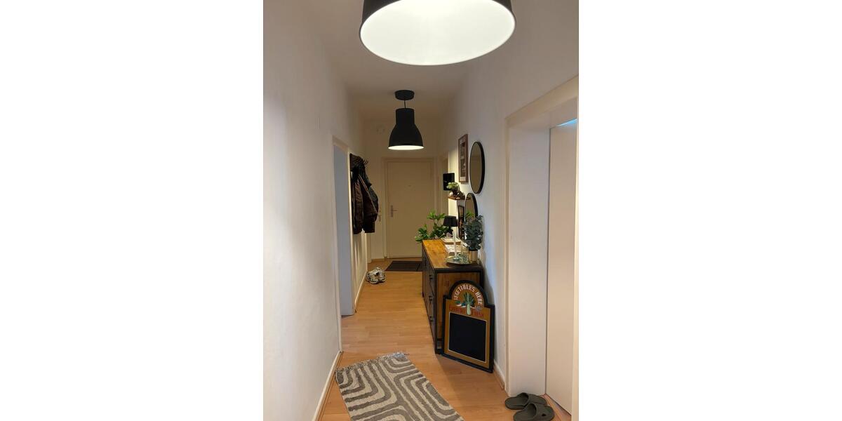 WG-Zimmer zu vermieten. 3 Zimmer Wohnung + Küche und Bad. 3 zimmer