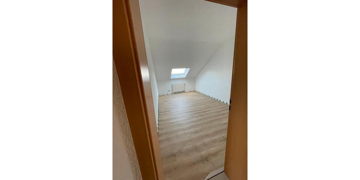 Etagenwohnung Limburg an der Lahn Eschhofen - 4 Zimmer, 135 m&sup2;, 1.350&euro; | Angebot:25297876