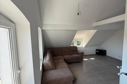 Erstbezug: 3-Zi-DG-Whg | ca. 80 qm | möbliert 3 zimmer