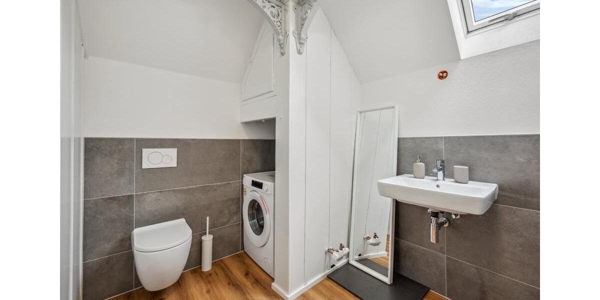 Wohnen auf Zeit Metzingen - 4 Zimmer, 140 m&sup2;, 140&euro; | Angebot:24841810