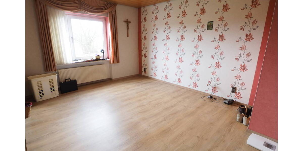 Großzügiges Einfamilienhaus mit Einliegerwohnung - perfekt für Familie oder Wohnen & Arbeiten 7 zimmer