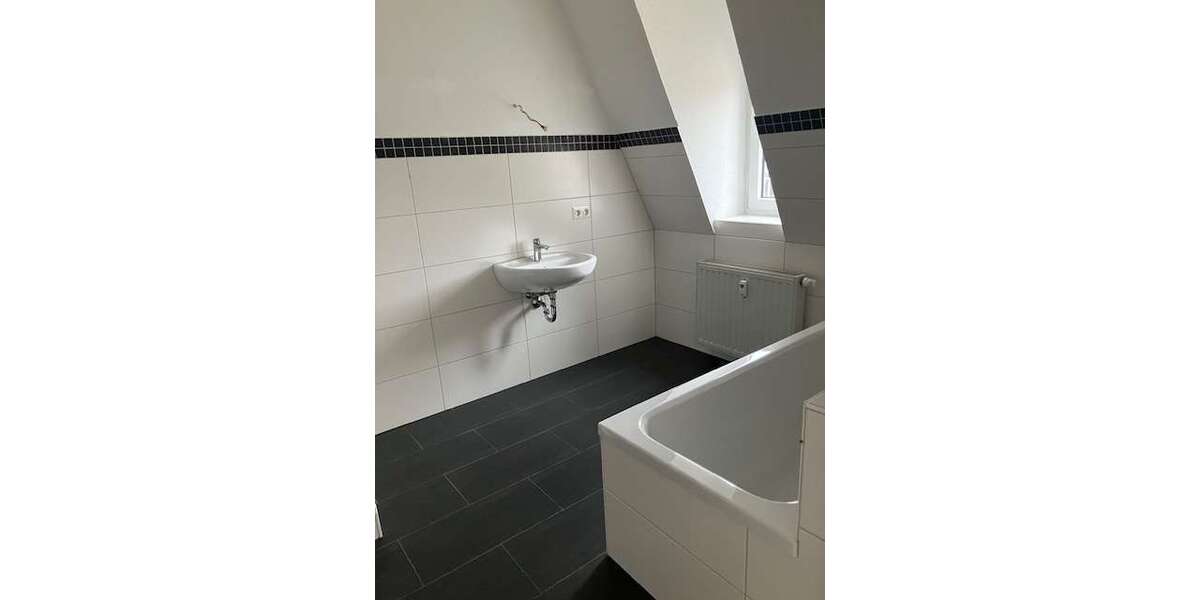 Etagenwohnung Plauen Bahnhofsvorstadt - 4 Zimmer, 95 m&sup2;, 595&euro; | Angebot:27253097