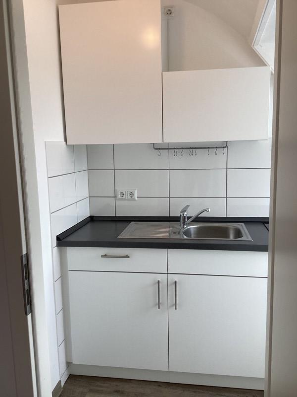 Kleine niedliche 2,5 Zimmer Dachgeschoss Wohnung zu sofort!