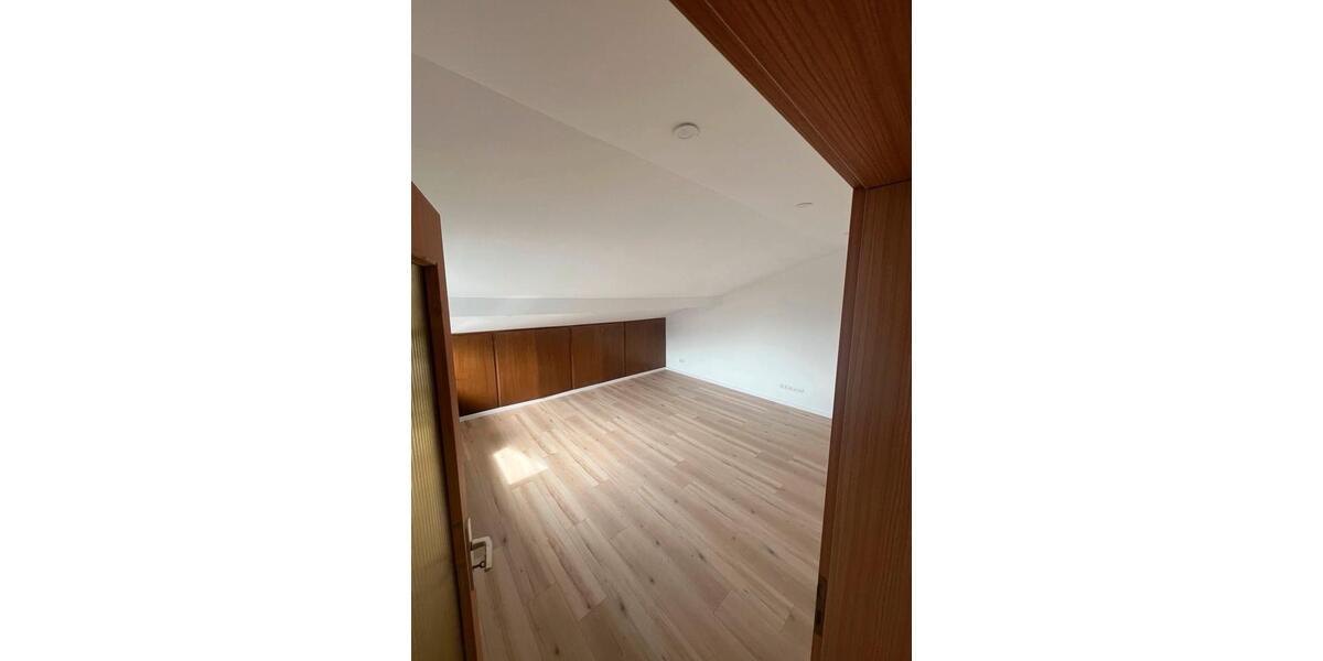 Etagenwohnung Dornburg - 3 Zimmer, 100 m&sup2;, 900&euro; | Angebot:26373461