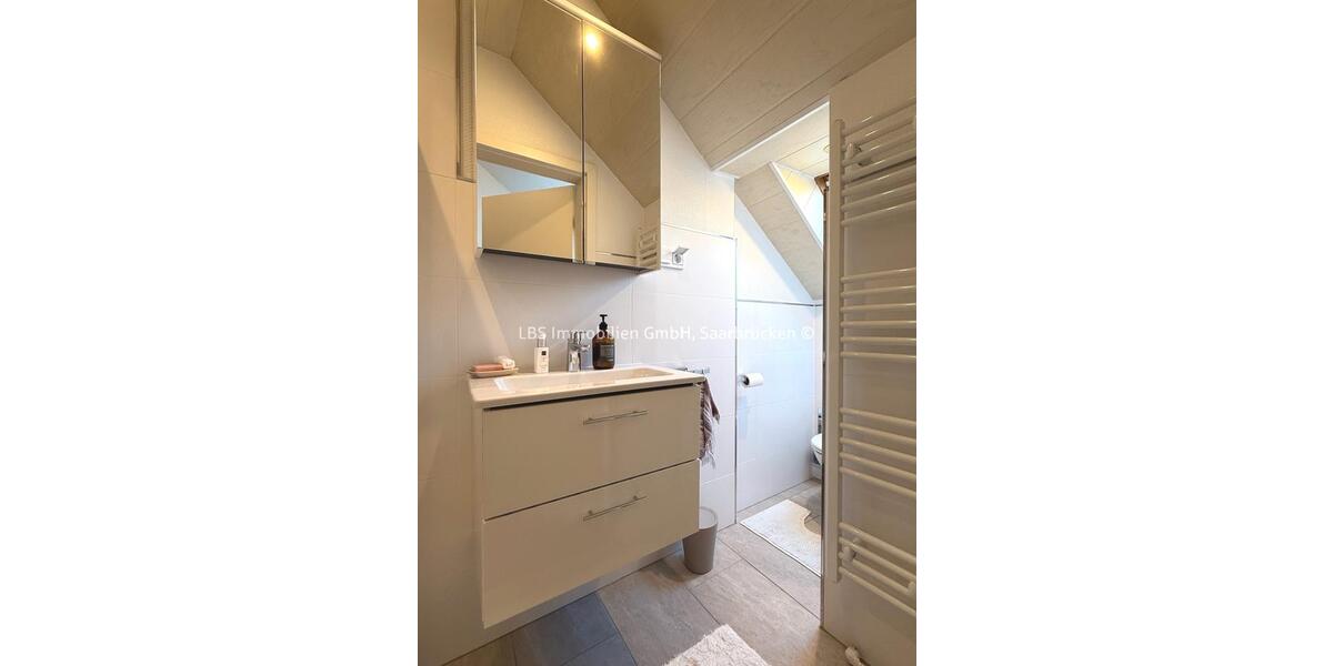 Etagenwohnung Saarbrücken Neue Bremm - 4 Zimmer, 102 m&sup2;, 950&euro; | Angebot:25973503