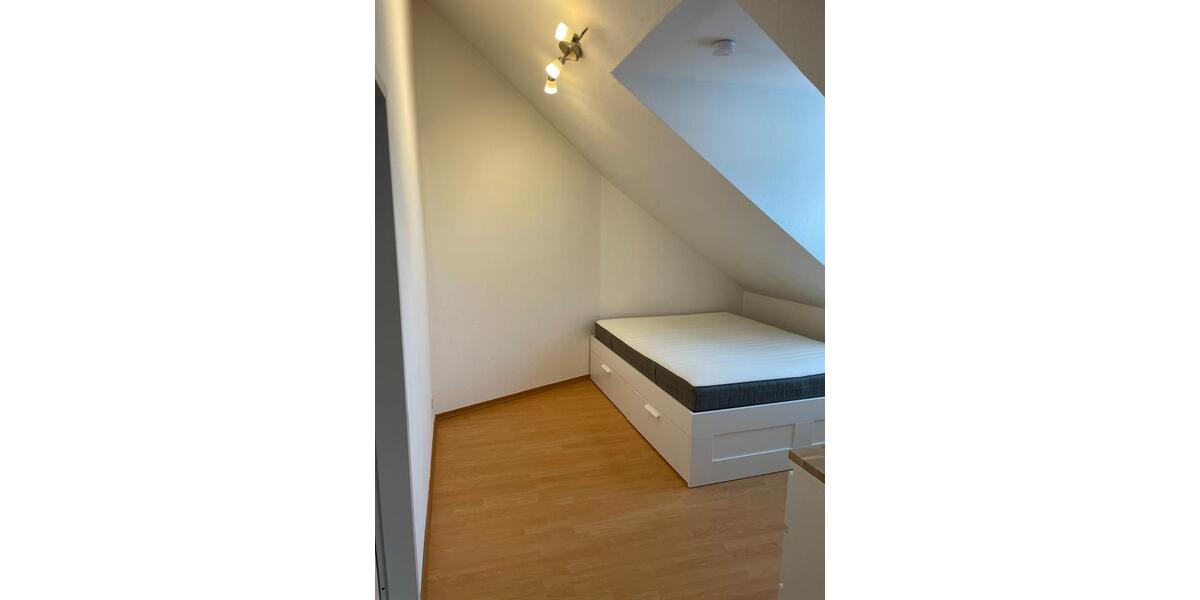 Dachgeschoßwohnung Bonn - 2 Zimmer, 33 m&sup2;, 635&euro; | Angebot:25138305