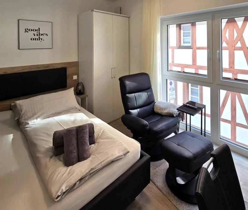verfügbares Single-Apartment, möbliert und voll ausgestattet, Innenstadt Obernburg