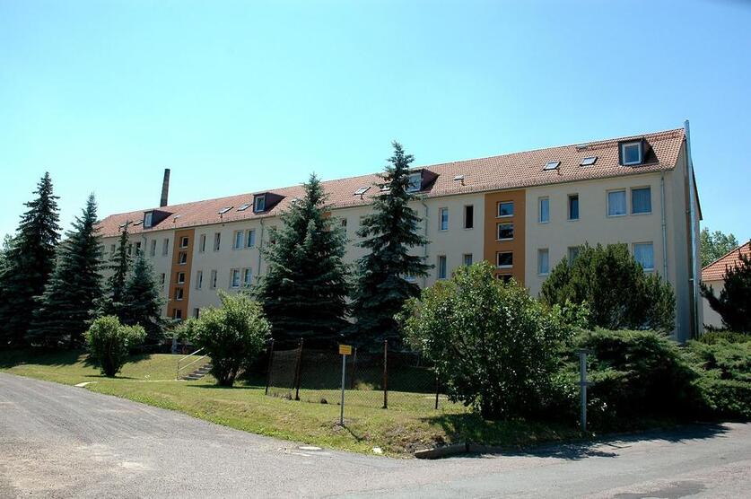 3 Raum-Wohnung in ruhiger, grüner Lage mit Balkon und Zug- sowie Busanbindung