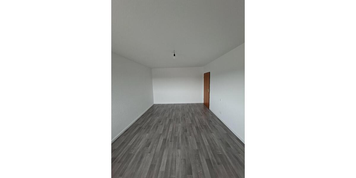 Frisch renovierte 3-Zimmer Dachgeschosswohnung in zentraler Lage 3 zimmer