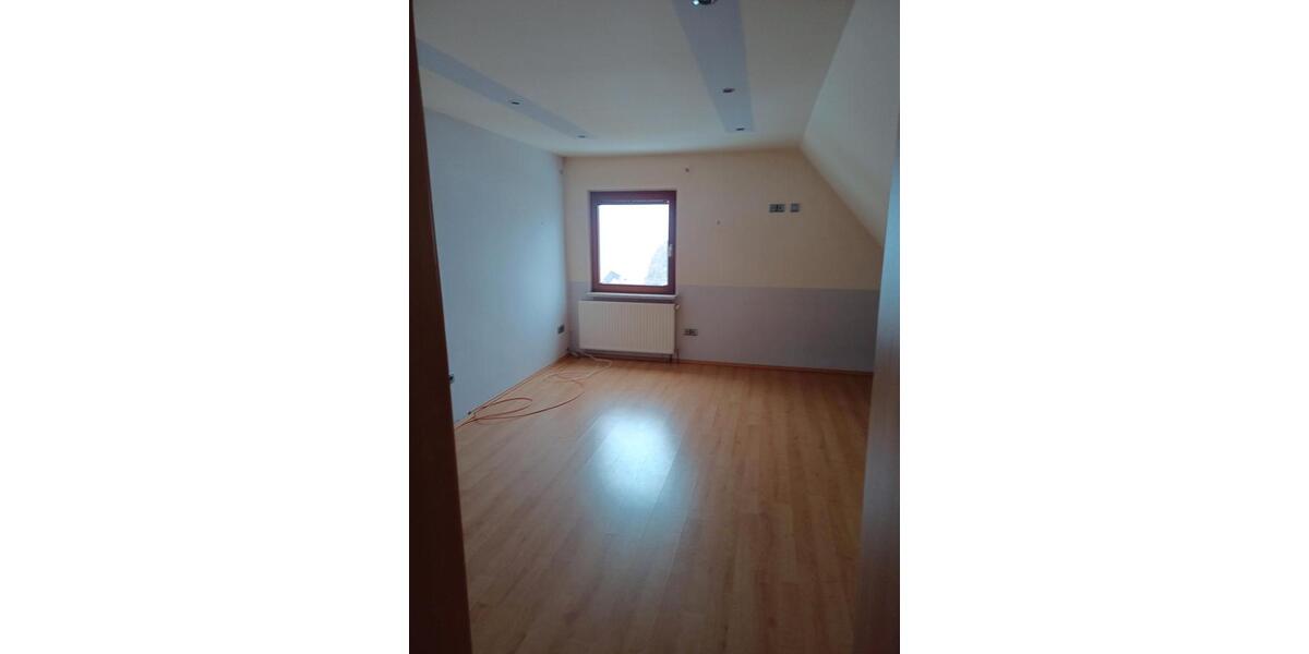Dachgeschoßwohnung Kraftsdorf - 5 Zimmer, 138 m&sup2;, 950&euro; | Angebot:22184494