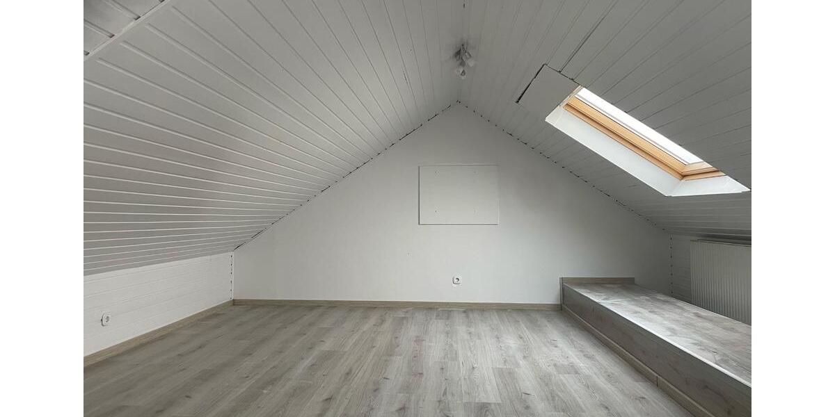 Dachgeschoßwohnung Plettenberg - 4 Zimmer, 150 m&sup2;, 1.250&euro; | Angebot:24363028