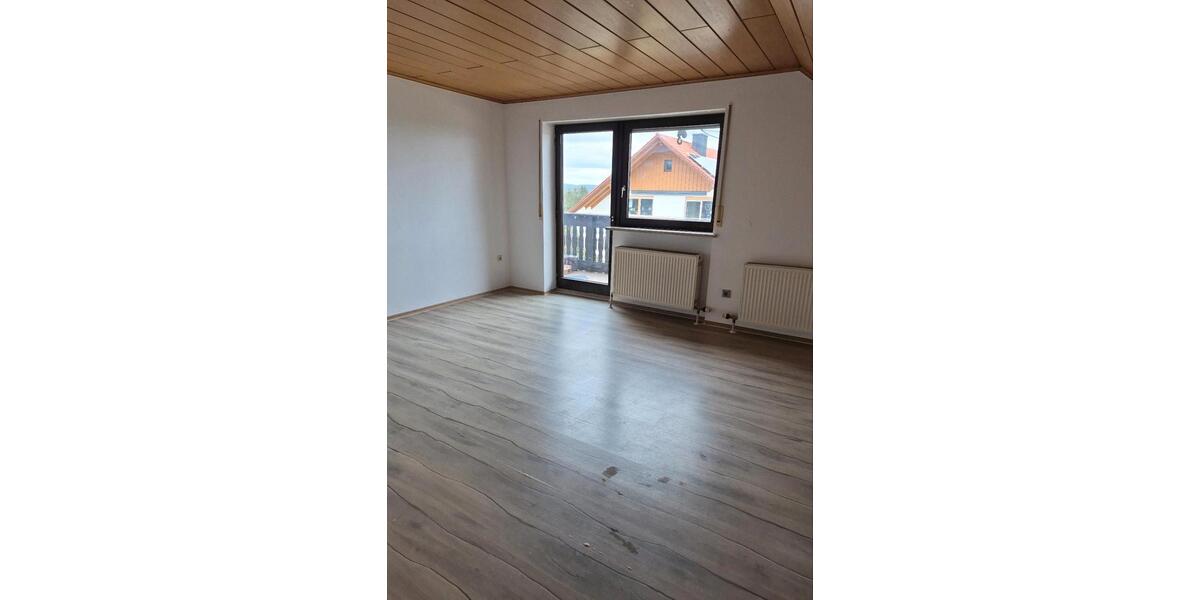 Dachgeschoßwohnung Schmidgaden - 4 Zimmer, 120 m&sup2;, 1.100&euro; | Angebot:26200829