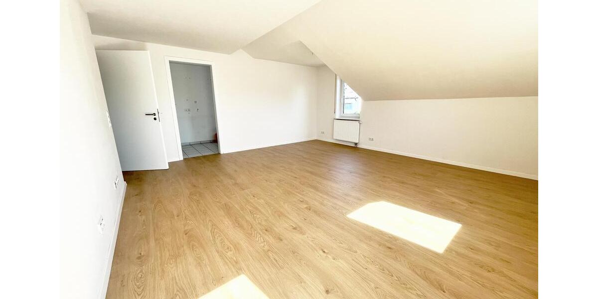 Dachgeschoßwohnung Pforzheim Dillweißenstein - 3.5 Zimmer, 103 m&sup2;, 1.190&euro; | Angebot:26699227