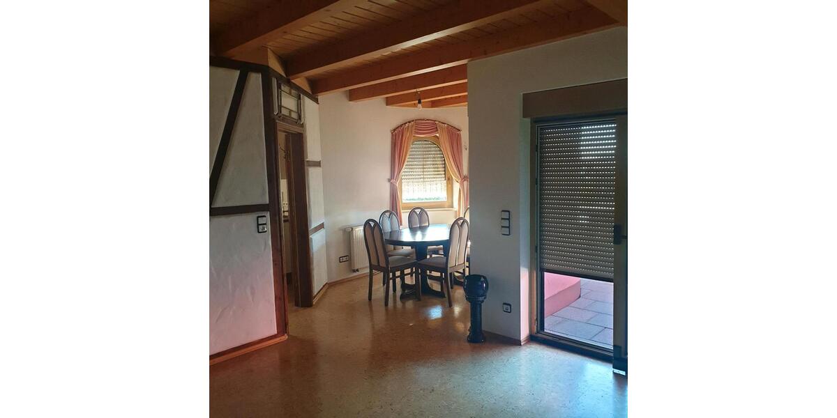 Dachgeschoßwohnung Herrieden - 3.5 Zimmer, 150 m&sup2;, 1.180&euro; | Angebot:25326585