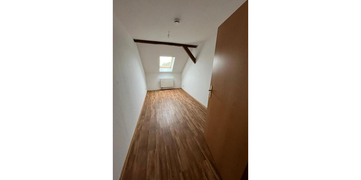 Dachgeschoßwohnung Glauchau - 3 Zimmer, 68 m&sup2;, 300&euro; | Angebot:21635930