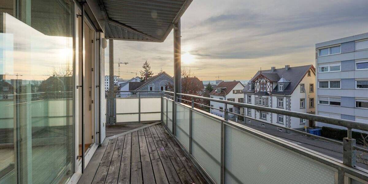 Sonnenverwöhnte 4-Zimmer-Mietwohnung mit drei Balkonen und Tiefgaragenstellplatz 4 zimmer