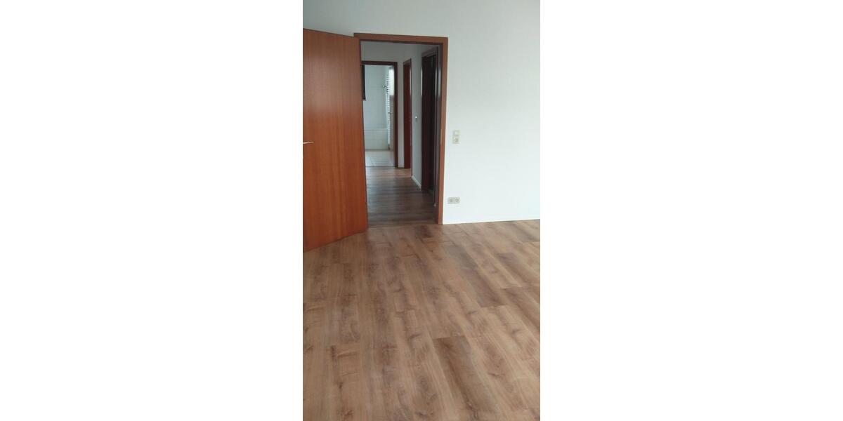 Etagenwohnung Offenbach am Main Hafen - 3 Zimmer, 84 m&sup2;, 880&euro; | Angebot:26700029
