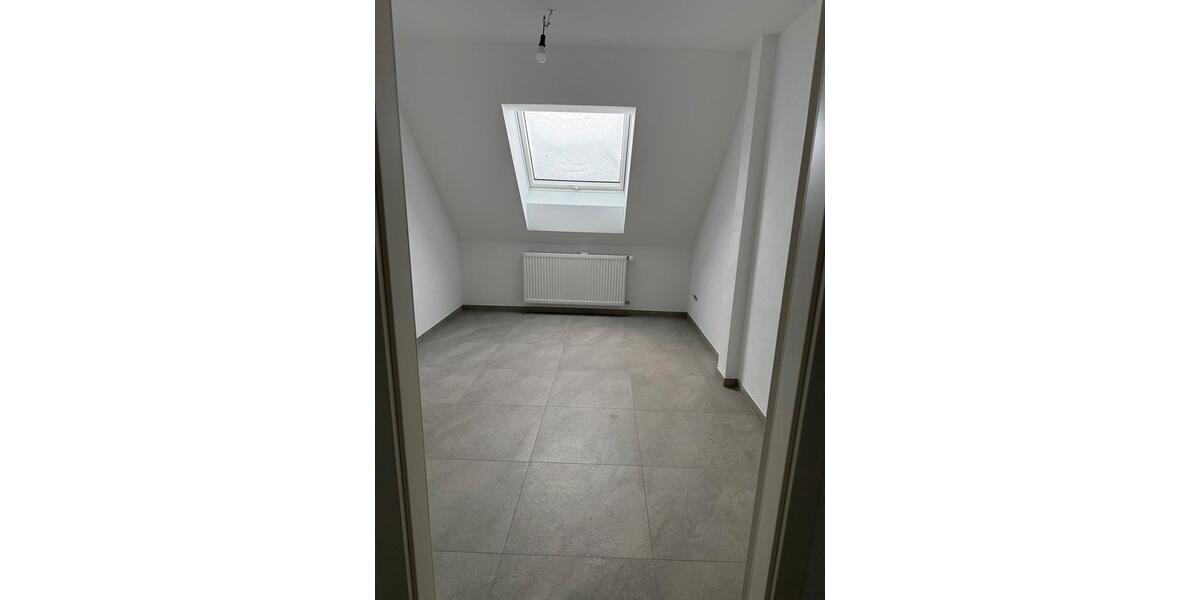 Etagenwohnung Uersfeld - 5 Zimmer, 130 m&sup2;, 980&euro; | Angebot:24385571