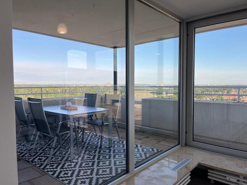 Juwel Penthouse 60 qm Dach-Terrasse und Fensterfront 17. Stock