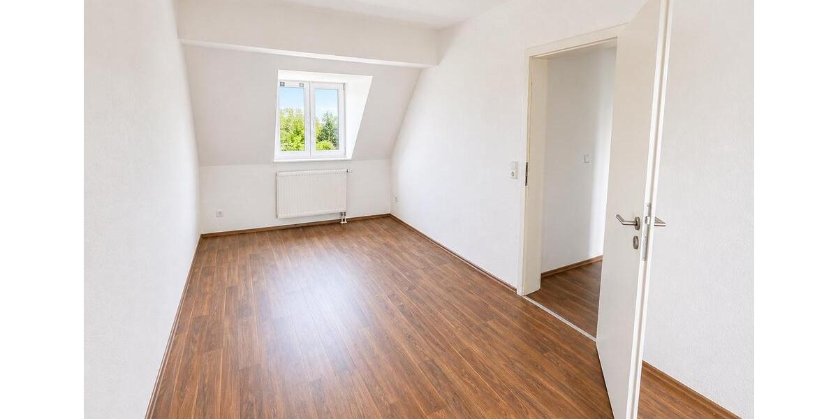 Dachgeschoßwohnung Merseburg - 4 Zimmer, 90 m&sup2;, 590&euro; | Angebot:26535293