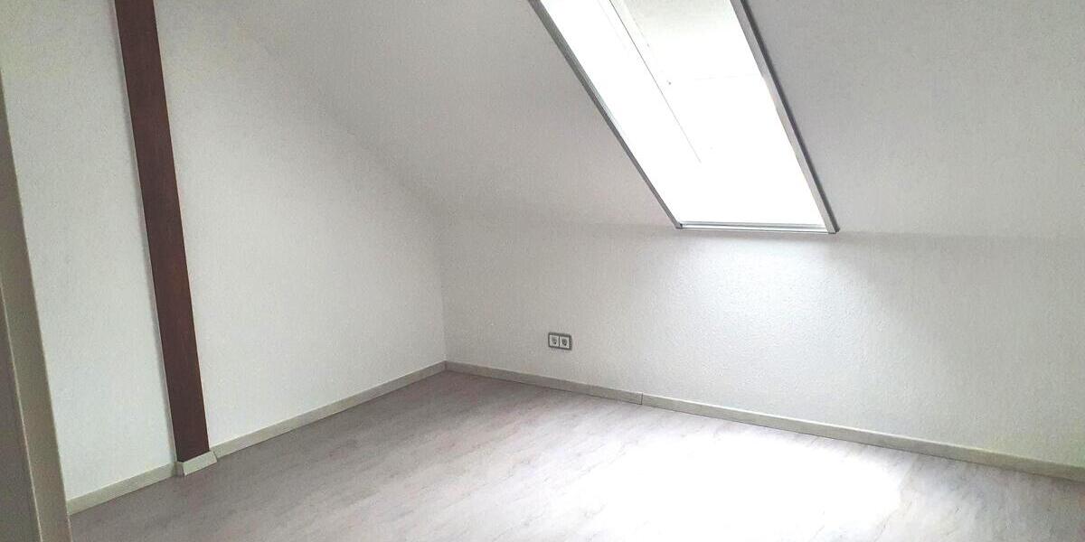 Schicke Dachgeschosswohnung in zentrumsnahe Lage - Dachgeschoßwohnung Wittichenau | Angebot:25430806