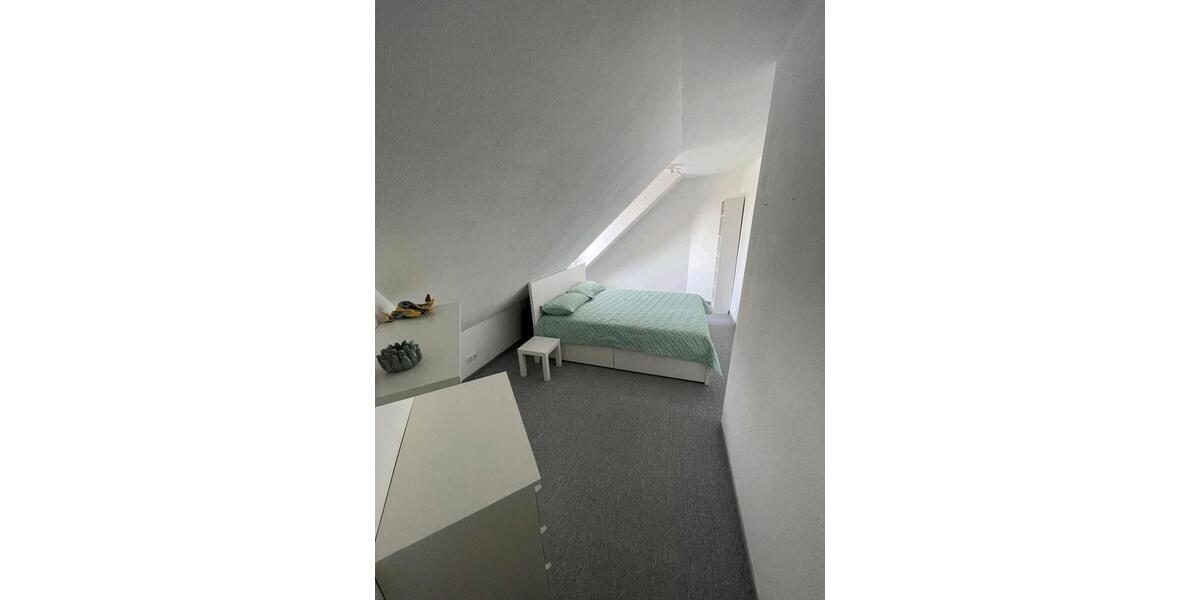 Dachgeschoßwohnung Marburg Cappel - 4 Zimmer, 144 m&sup2;, 1.200&euro; | Angebot:25962830
