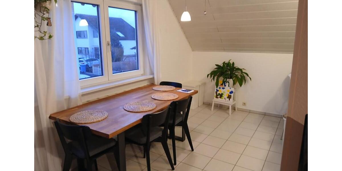 Dachgeschoßwohnung Butzbach - 5 Zimmer, 67 m&sup2;, 640&euro; | Angebot:25129107