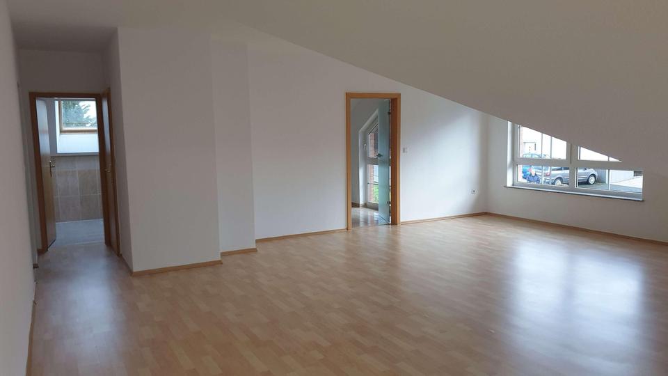 Dachgeschoßwohnung Langgöns - 3 Zimmer, 120 m&sup2;, 950&euro; | Angebot:26646129