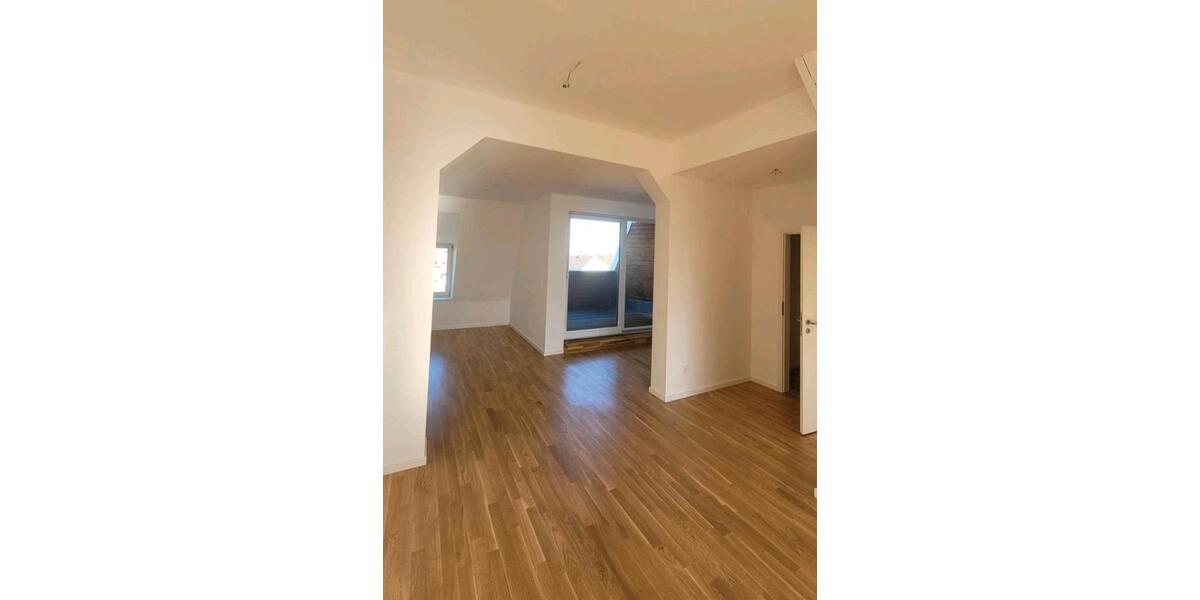 Dachgeschoßwohnung Halle (Saale) Am Wasserturm/Thaerviertel - 4 Zimmer, 143 m&sup2;, 1.720&euro; | Angebot:26001816