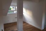 Neuwertige 3-Zimmer-DG-Wohnung mit Loggia und KFZ-Stellplatz | Nbg-Schweinau zimmer