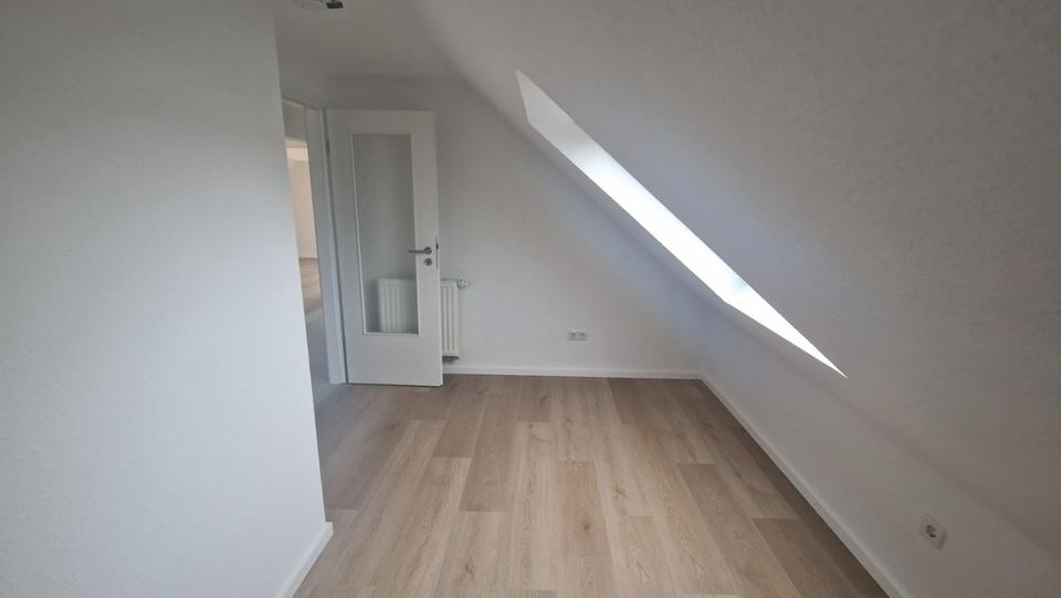 Dachgeschoßwohnung Eisenberg (Pfalz) - 2.5 Zimmer, 60 m&sup2;, 660&euro; | Angebot:25719160