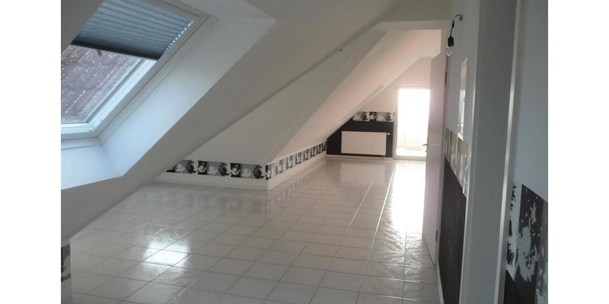 Dachgeschoßwohnung Niederaula - 2.5 Zimmer, 1 m&sup2;, 584&euro; | Angebot:26148671