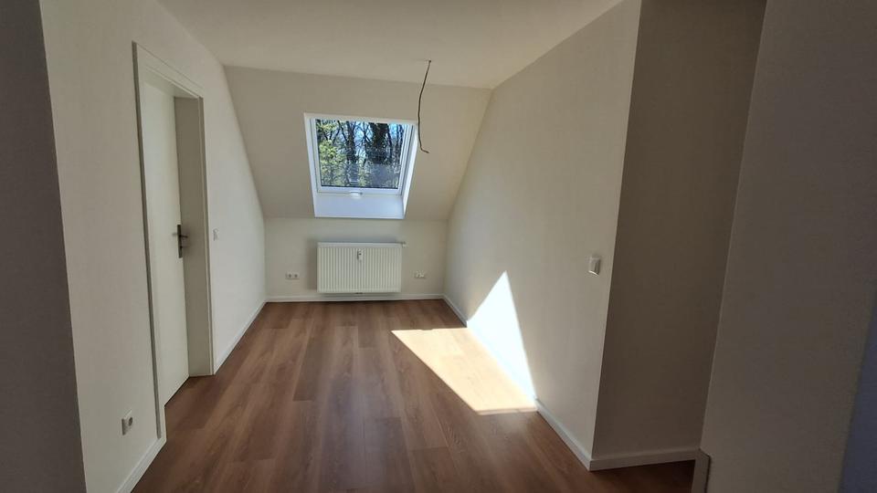Dachgeschoßwohnung Handorf - 3 Zimmer, 77 m&sup2;, 910&euro; | Angebot:26272812