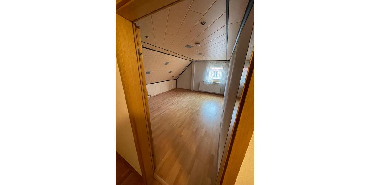 Etagenwohnung Duderstadt - 7 Zimmer, 140 m&sup2;, 1.160&euro; | Angebot:25902918