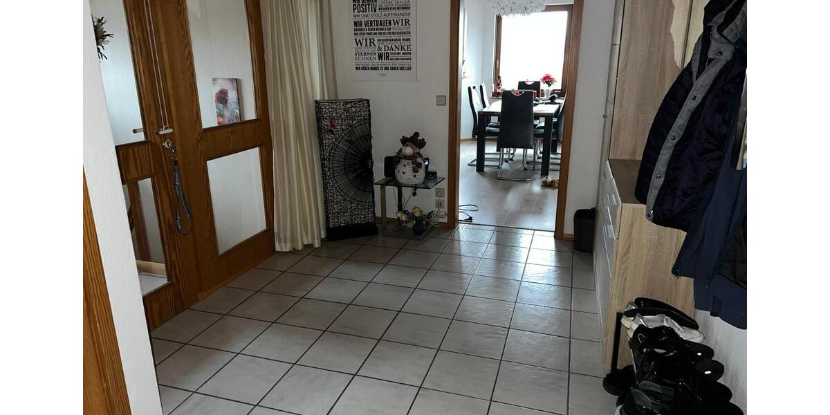 Dachgeschoßwohnung Lollar - 4 Zimmer, 118 m&sup2;, 1.100&euro; | Angebot:24253119