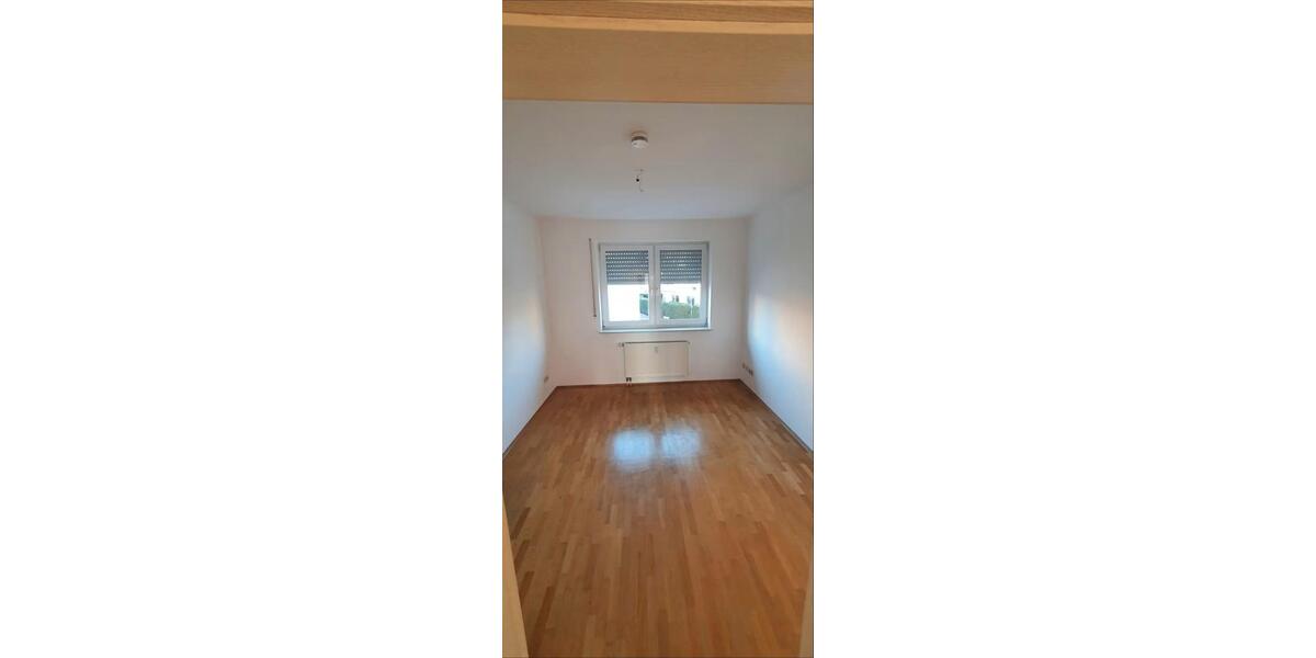 Etagenwohnung Hofheim am Taunus - 3 Zimmer, 89 m&sup2;, 1.200&euro; | Angebot:26484189