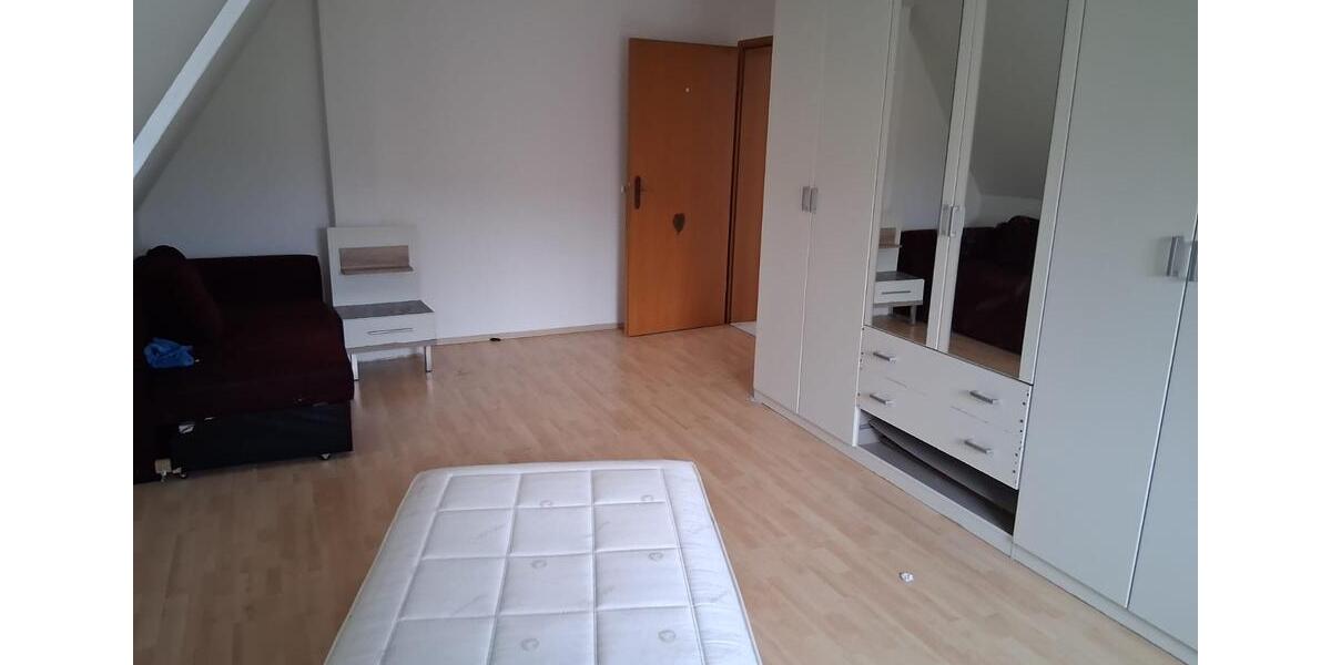 Schöne 4 Zimmer DG-Wohnung zur Miete zimmer