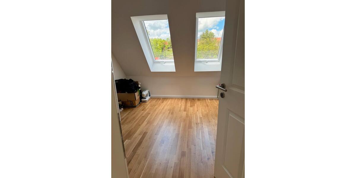 Dachgeschoßwohnung Werdau - 4 Zimmer, 112 m&sup2;, 925&euro; | Angebot:26587579