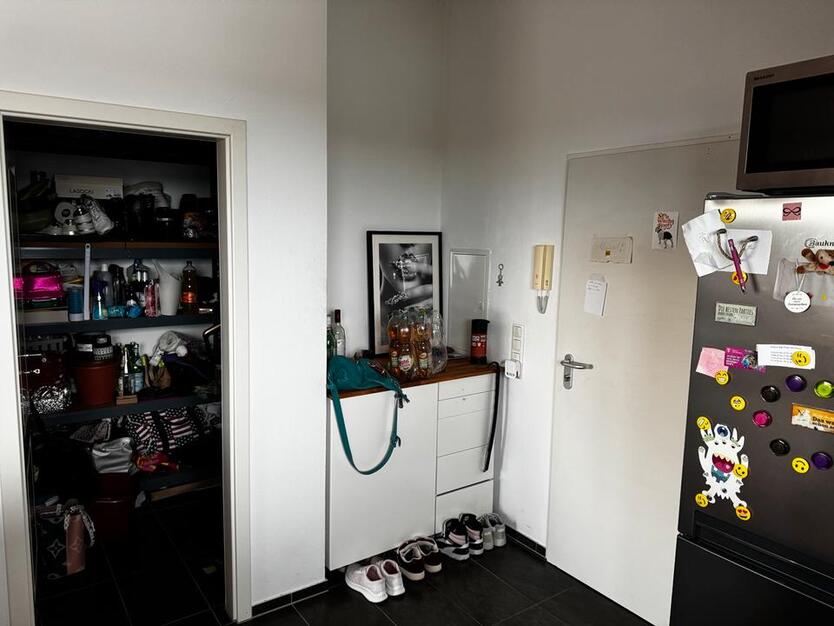 Helle 3 Zimmer Wohnung 87 qmmit EBK und Balkon, Garage und Aufzug