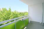 ** MODERNISIERTE 3 Zimmer Wohnung MIT GROßEM ESSPLATZ, BALKON UND NEUEM DUSCHBAD**
