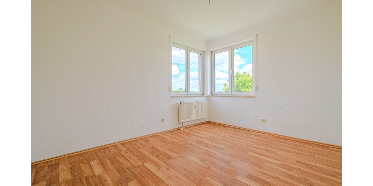 BALKON – WANNEN-DUSCHBAD MIT FENSTER – ROLLOS – SCHÖN GELEGEN - Etagenwohnung Meißen Niederspaar | Angebot:27230317