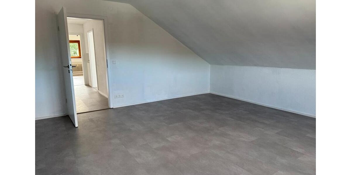 Moderne Dachgeschoss Wohnung in Weinsberg 3 zimmer