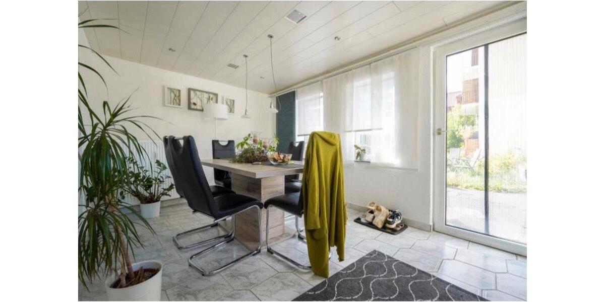 Große 4–5-Zimmer-Wohnung mit Terrasse & Stellplatz 5 zimmer