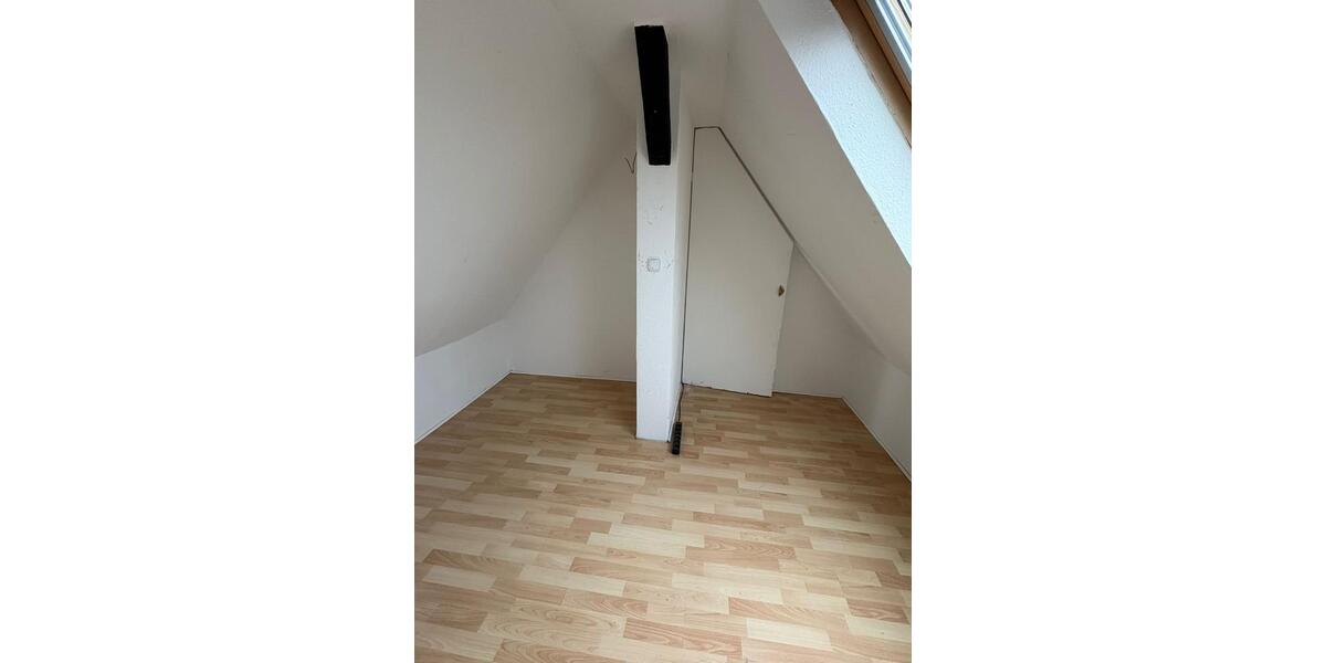 Dachgeschoßwohnung Mülheim an der Ruhr Rechtsruhr-Nord - 2 Zimmer, 70 m&sup2;, 400&euro; | Angebot:25067678