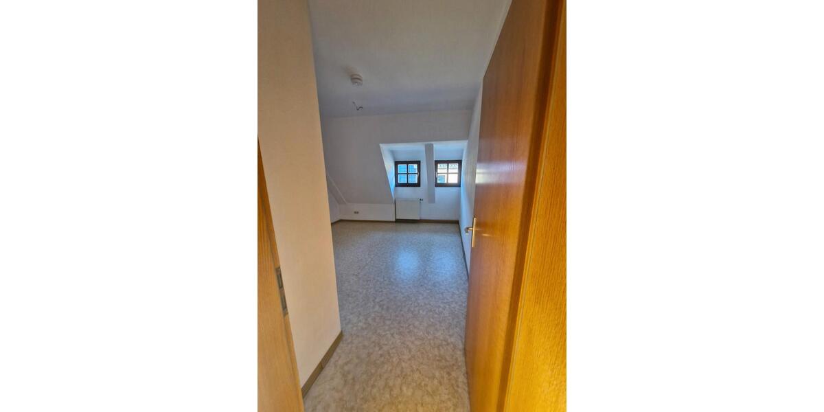 Dachgeschoßwohnung Oederan - 4 Zimmer, 88 m&sup2;, 481&euro; | Angebot:26032021