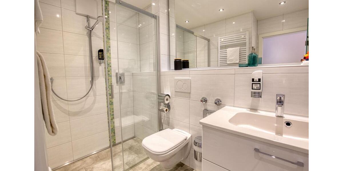 grosses Zimmer mit eigener DuscheWc, TV, Wlan, Boardinghaus, Waschmaschine, Trockner 1 zimmer